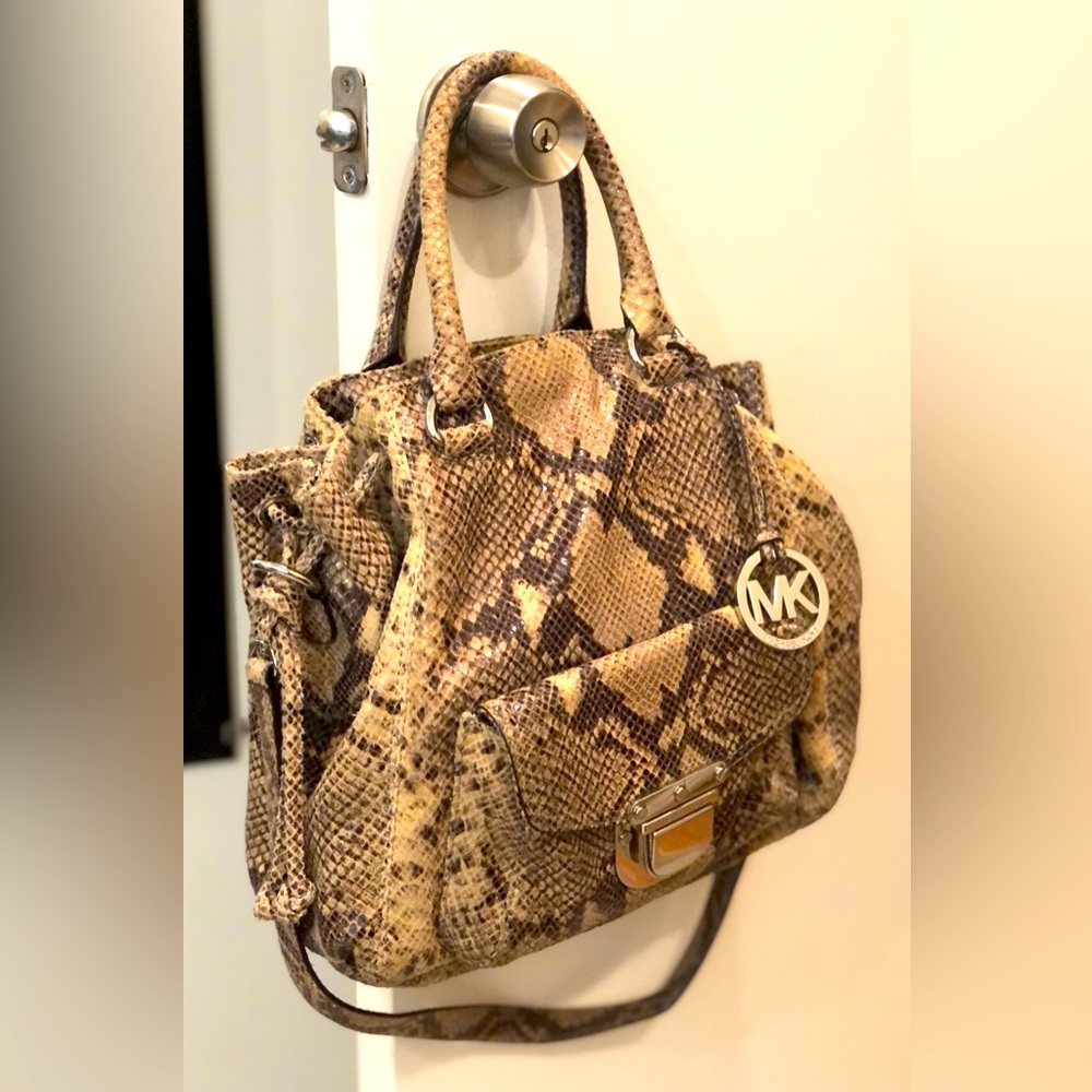 Michael Kors hobo handbag w/ handles & shoulder strap. Snap & drawstring closure